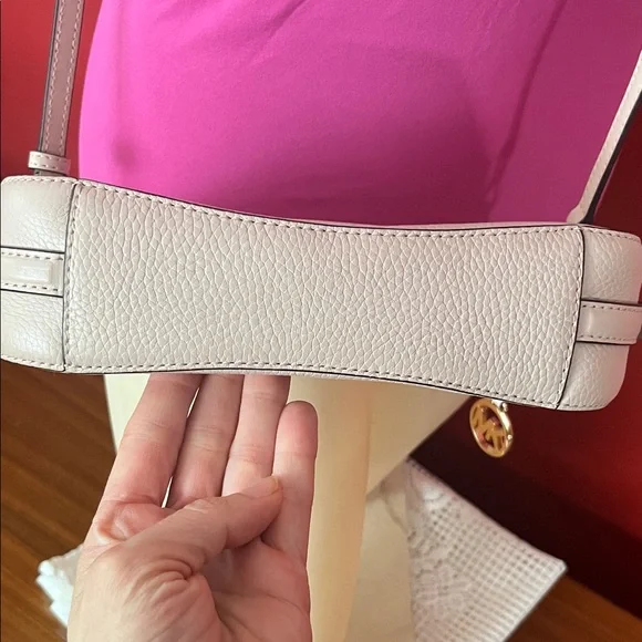 EUC Michael Kors Blush Pink Leather Crossbody Bag - Picture 5 of 16